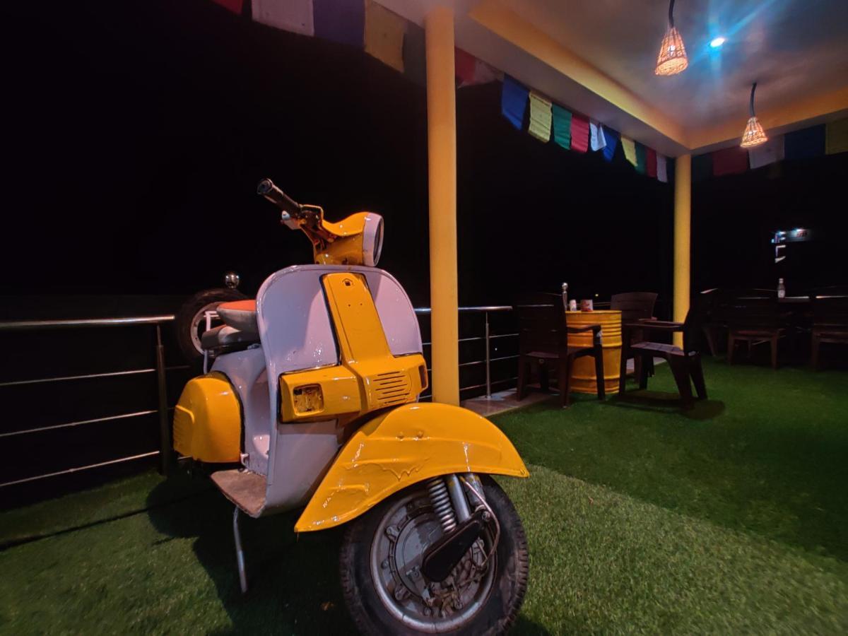 Nomads Hostel Tosh エクステリア 写真